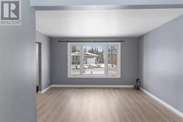 Thunder Bay, ON P7G1G9,786 Moore AVE