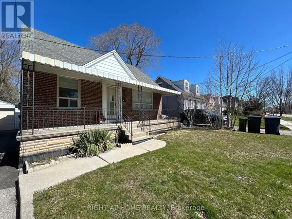 Toronto (newtonbrook West), ON M2M1M9,50 MOORE PARK AVENUE