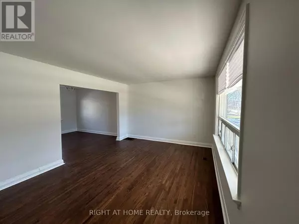 Toronto (newtonbrook West), ON M2M1M9,50 MOORE PARK AVENUE
