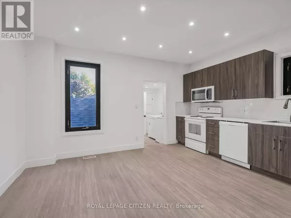 Toronto (annex), ON M6G2Z1,441 CLINTON STREET