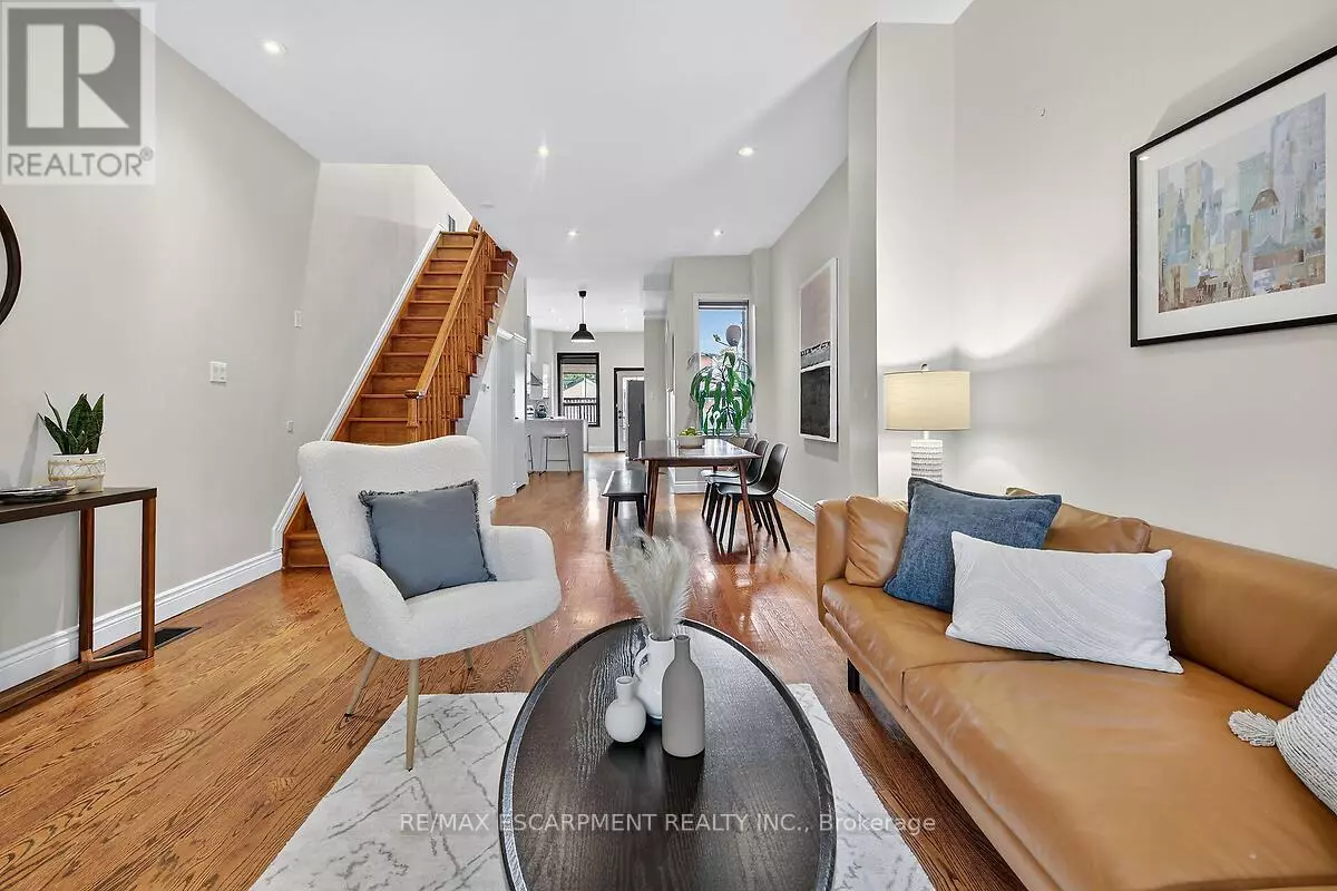 Toronto (little Portugal), ON M6K2B5,690 DUFFERIN STREET