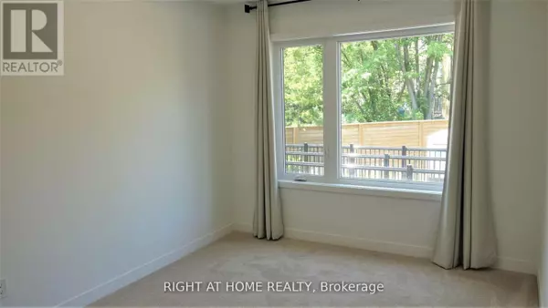 Toronto (englemount-lawrence), ON M6A0E1,14 Marquette AVE #5