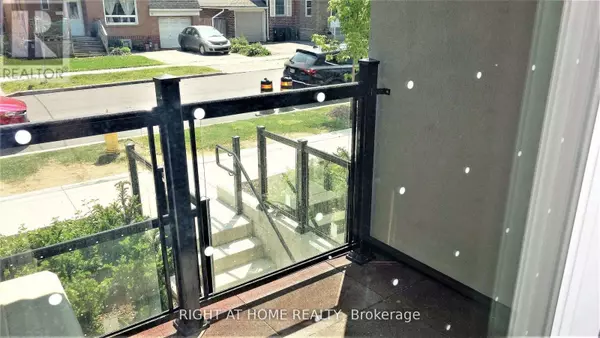 Toronto (englemount-lawrence), ON M6A0E1,14 Marquette AVE #5