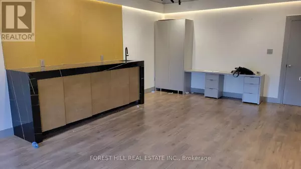 Toronto (st. Andrew-windfields), ON M2P1T7,35 THE LINKS RD #205