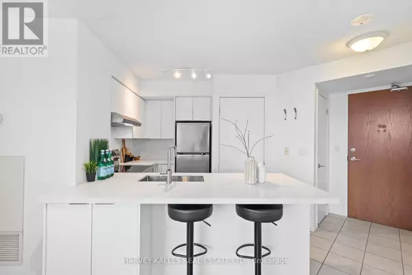 Toronto (niagara), ON M5V1B1,219 Fort York BLVD #1608