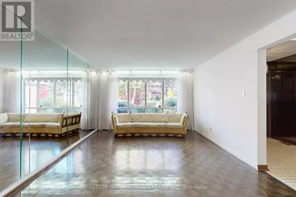 Toronto (newtonbrook East), ON M2M3N9,35 NEVADA AVENUE