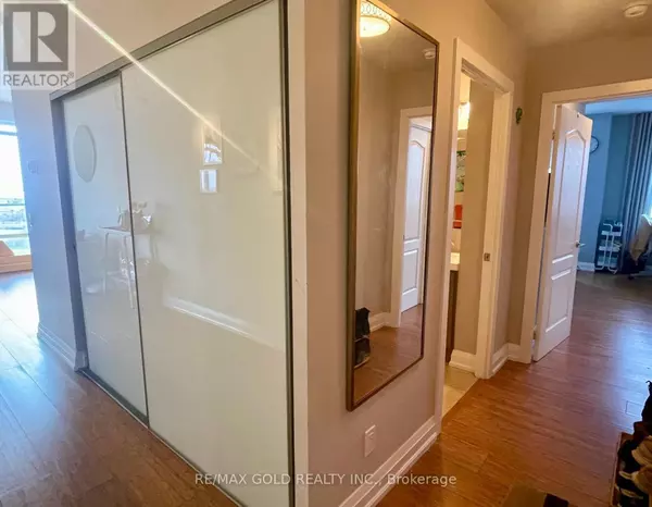 Toronto (niagara), ON M5V3W5,90 Stadium RD #1706