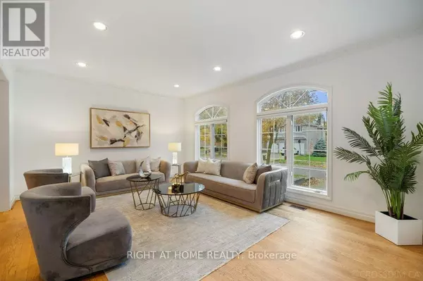 Toronto (willowdale East), ON M2N4L3,260 BYNG AVENUE