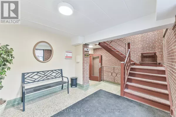 Toronto (danforth Village-east York), ON M4J2A1,325 Sammon AVE #103
