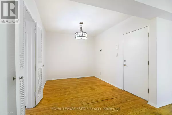 Toronto (east End-danforth), ON M4E2V8,106 Main ST #main floor