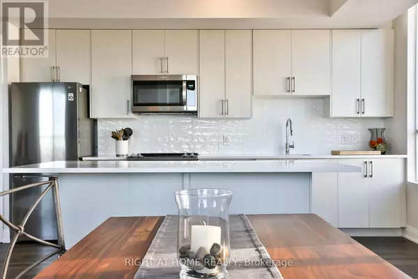 Toronto (scarborough Village), ON M1M0E2,3655 Kingston RD #910