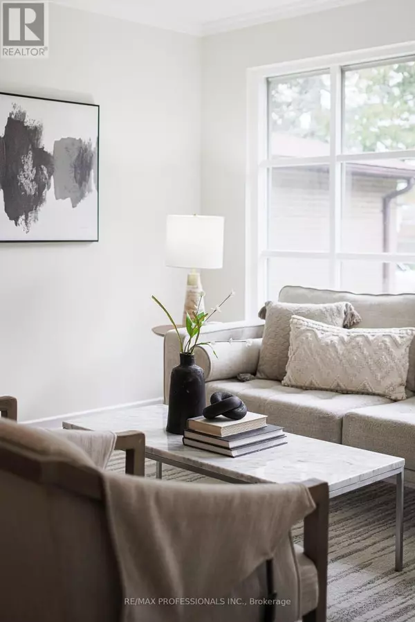 9 DONALBAIN CRESCENT, Markham (royal Orchard), ON L3T3S3