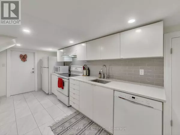 Toronto (corso Italia-davenport), ON M6H3L8,1652 Dufferin ST #B