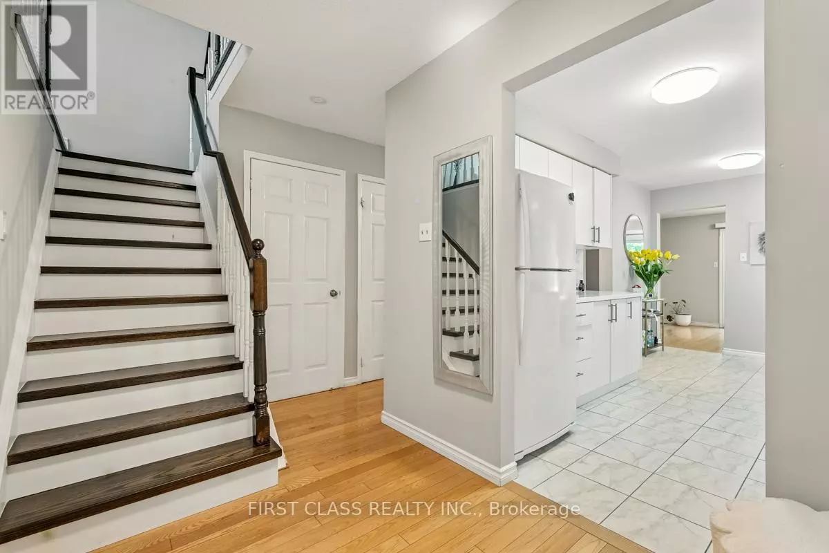 Mississauga (east Credit), ON L5M4A4,5053 RUNDLE CRESCENT