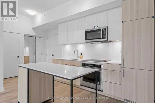 Mississauga (port Credit), ON L5H0A9,220 Missinnihe WAY #307