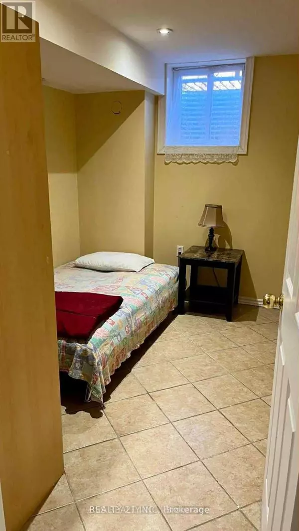 Toronto (humberlea-pelmo Park), ON M9N3Z6,53 Meadow Oak PL #Basement