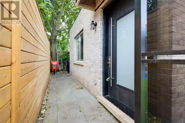 56 Shaver AVE South #Garden, Toronto (islington-city Centre West), ON M9B3T4