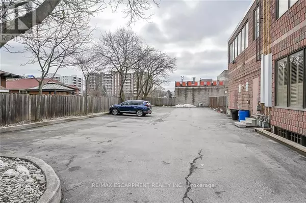 Hamilton (riverdale), ON L8E1H6,54 CENTENNIAL PARKWAY N
