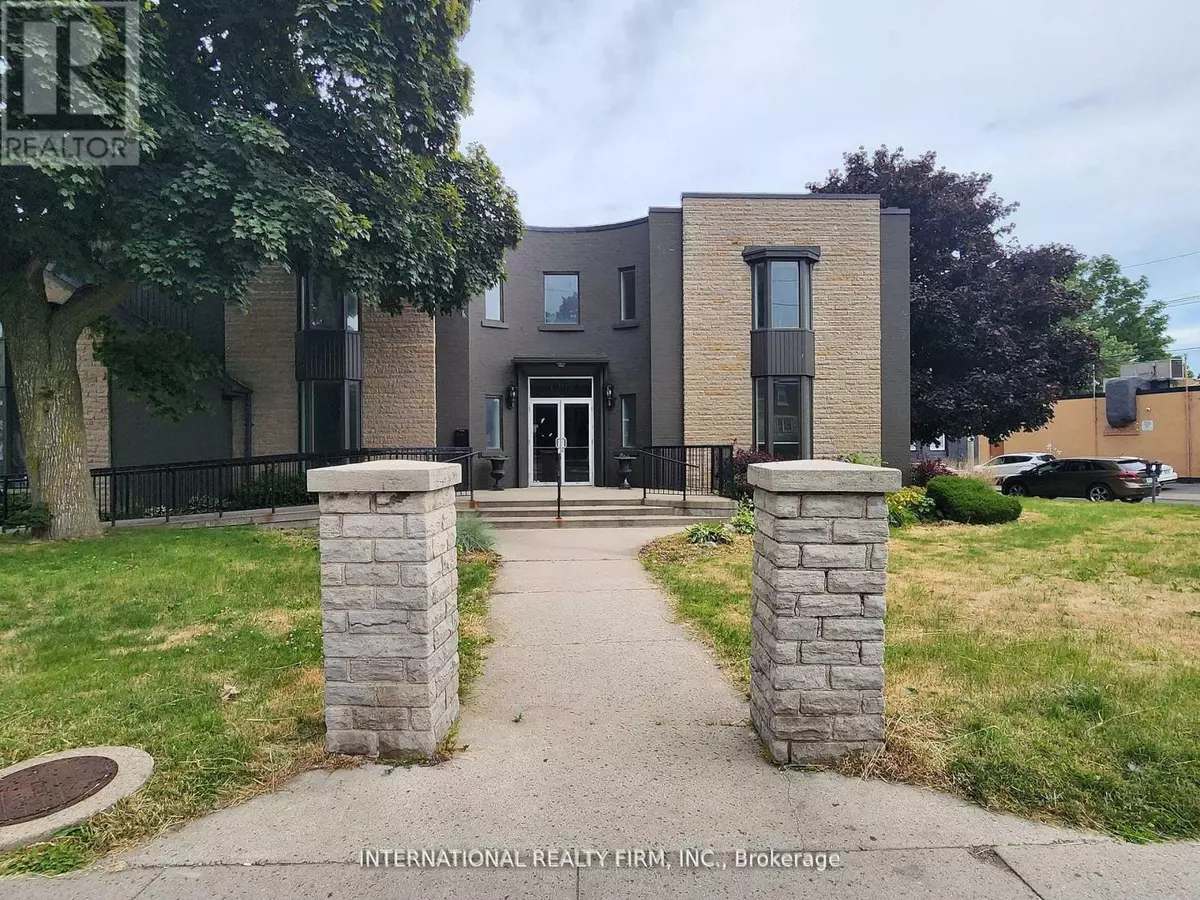 Hamilton (crown Point), ON L8M1H2,1309 KING STREET E