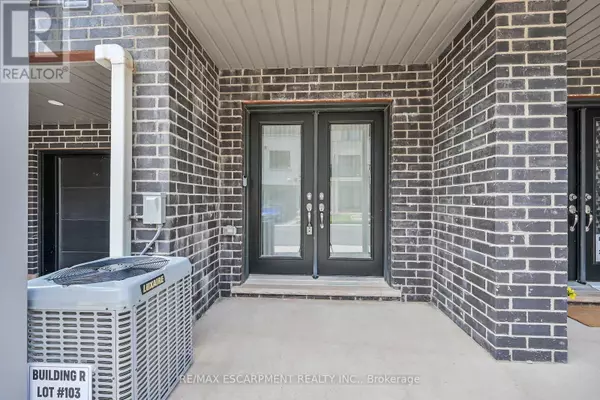 Hamilton (mcquesten), ON L8H0B6,22 DRYDEN LANE