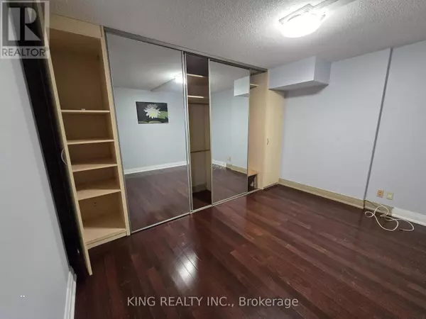 Toronto (downsview-roding-cfb), ON M3M2E9,2737 Keele ST #829