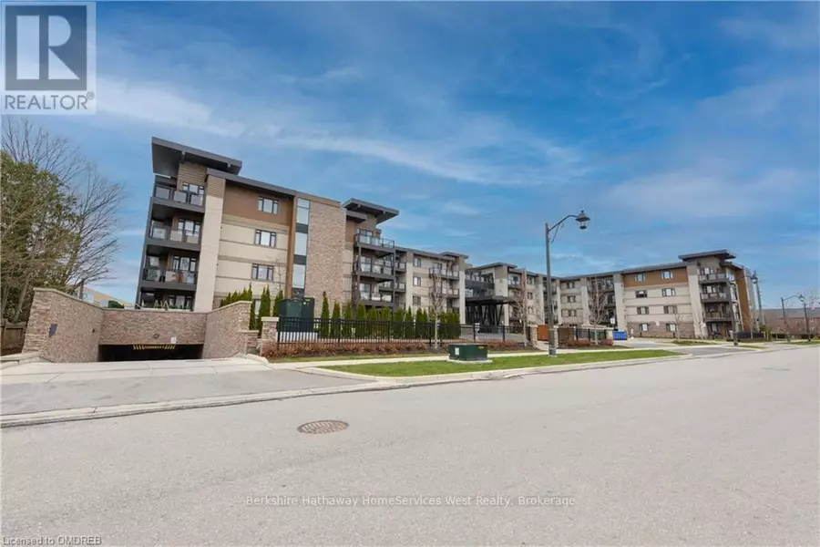 128 GARDEN DR #204, Oakville (1002 - Co Central), ON L6K0H7