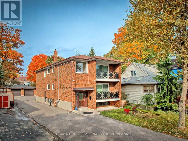 16 MUSKOKA AVENUE, Toronto (long Branch), ON M8W1H3