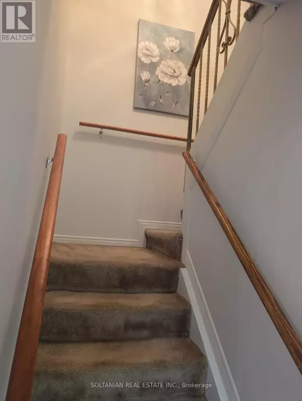 Toronto (york University Heights), ON M3M3J6,11 ENCLAVE MEWS