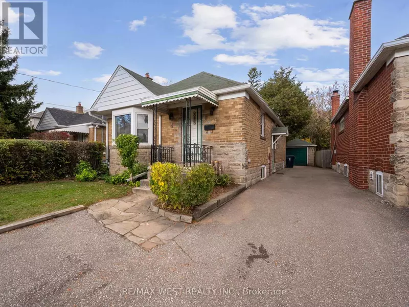 4 ALLEN AVENUE, Toronto (mimico), ON M4M1T4