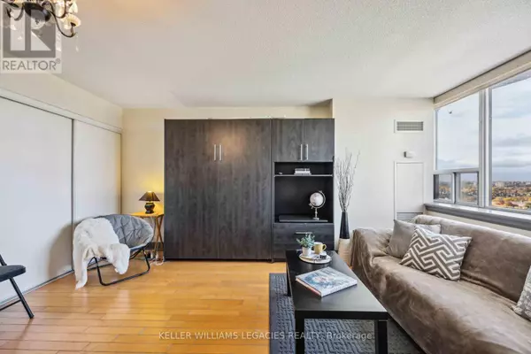 Toronto (downsview-roding-cfb), ON M3M2E9,2737 Keele ST #821