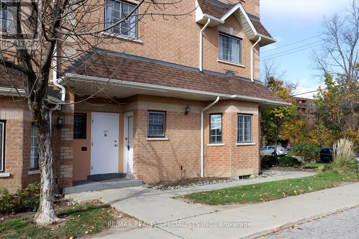 Mississauga (streetsville), ON L5M1J5,98 William ST #101