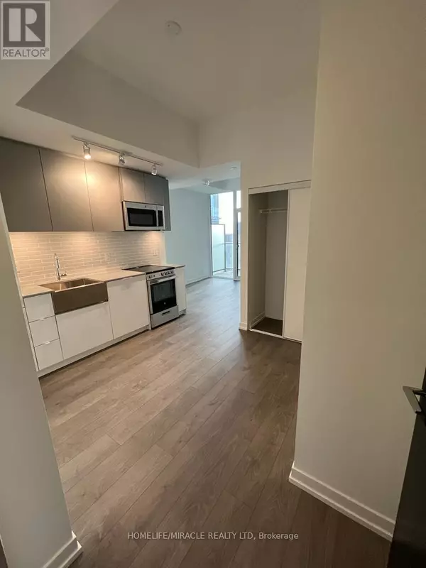 Toronto (south Parkdale), ON M6K0H8,270 Dufferin ST #914