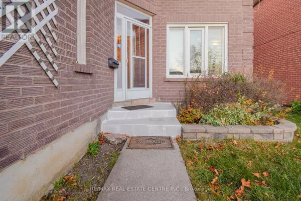 Mississauga (hurontario), ON L5R1P2,416 WINFIELD TERRACE