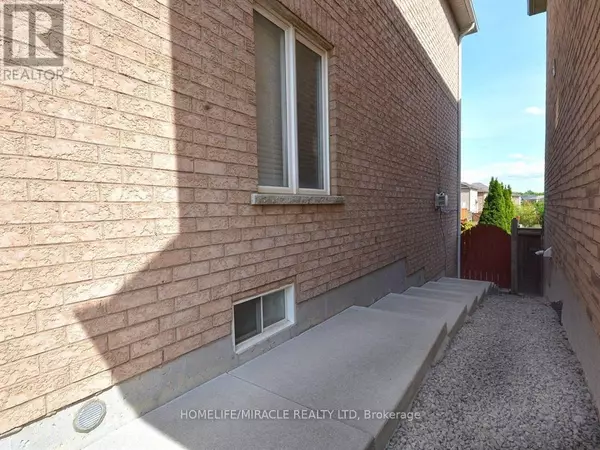 Brampton (sandringham-wellington), ON L6R0K6,6 Hibiscus CT #Bsmt