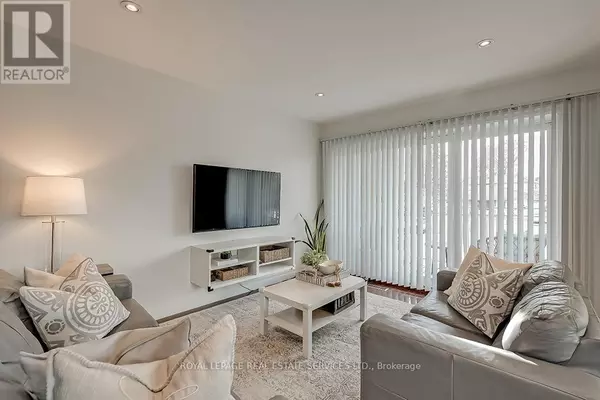 Mississauga (cooksville), ON L5A1H6,709 ABANA ROAD