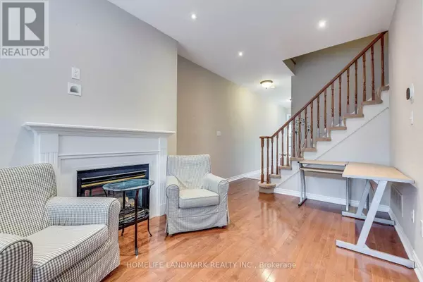 Oakville (iroquois Ridge North), ON L6H7J1,300 Ravineview WAY South #7