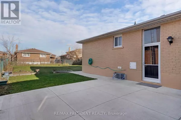 Mississauga (malton), ON L4T2V8,7523 WRENWOOD CRESCENT