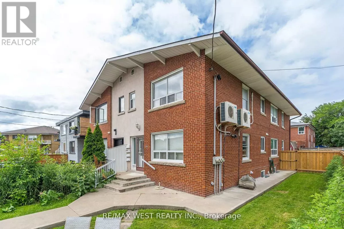 Toronto (stonegate-queensway), ON M8Y3A8,34 Penhurst AVE #2nd Flr