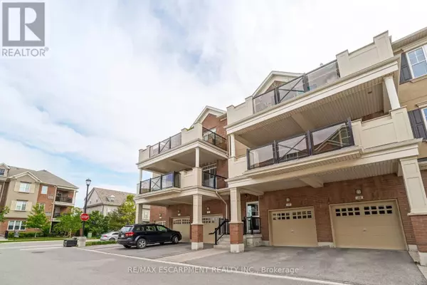 Oakville, ON L6H0L2,263 Georgian DR #211