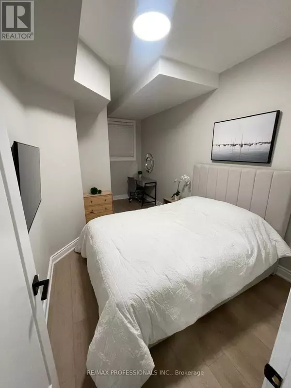 Mississauga (cooksville), ON L5B4K3,601 Shoreline DR #133