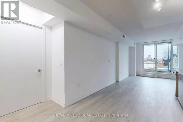 Toronto (yorkdale-glen Park), ON M6B0B1,556 Marlee AVE #202