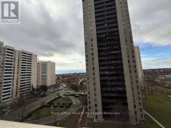 Toronto (briar Hill-belgravia), ON M6B1K1,360 Ridelle AVE #901