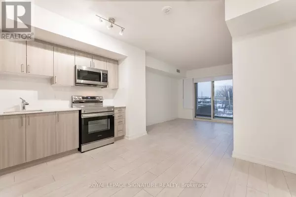 Toronto (yorkdale-glen Park), ON M6B3J3,556 Marlee AVE #331