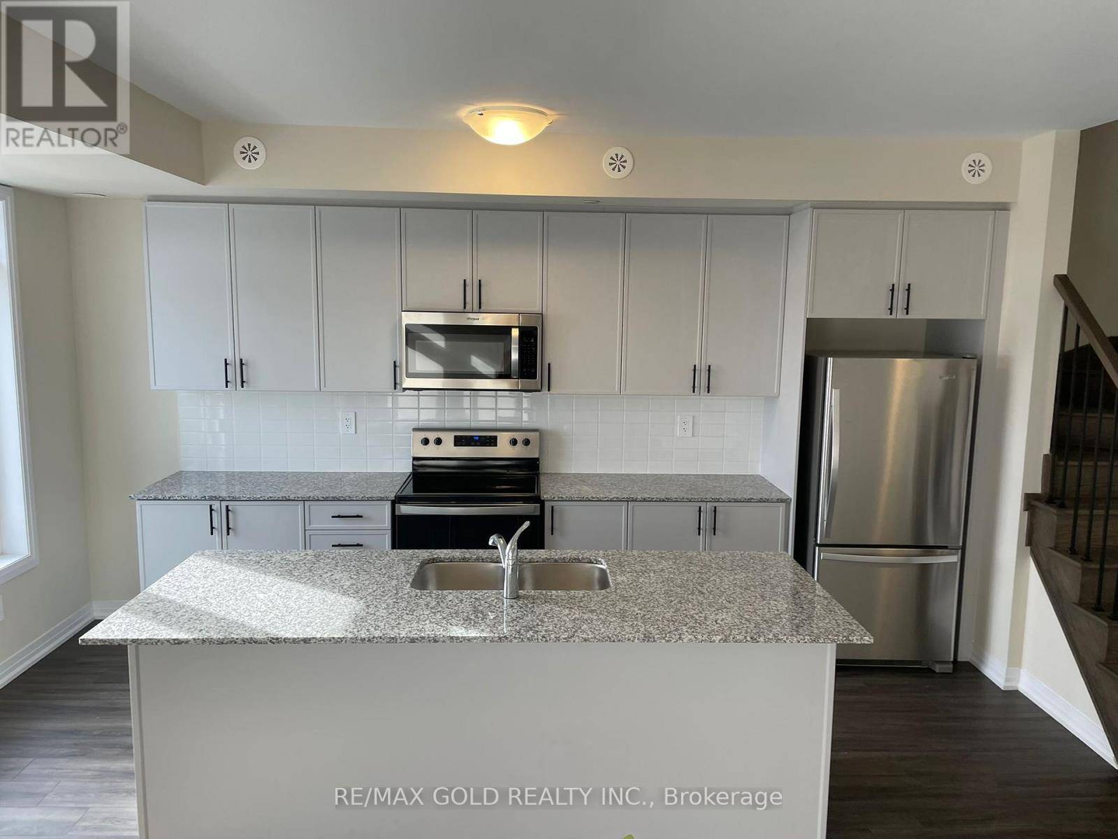 Milton (cb Cobban), ON L9E1N4,1581 Rose WAY #414
