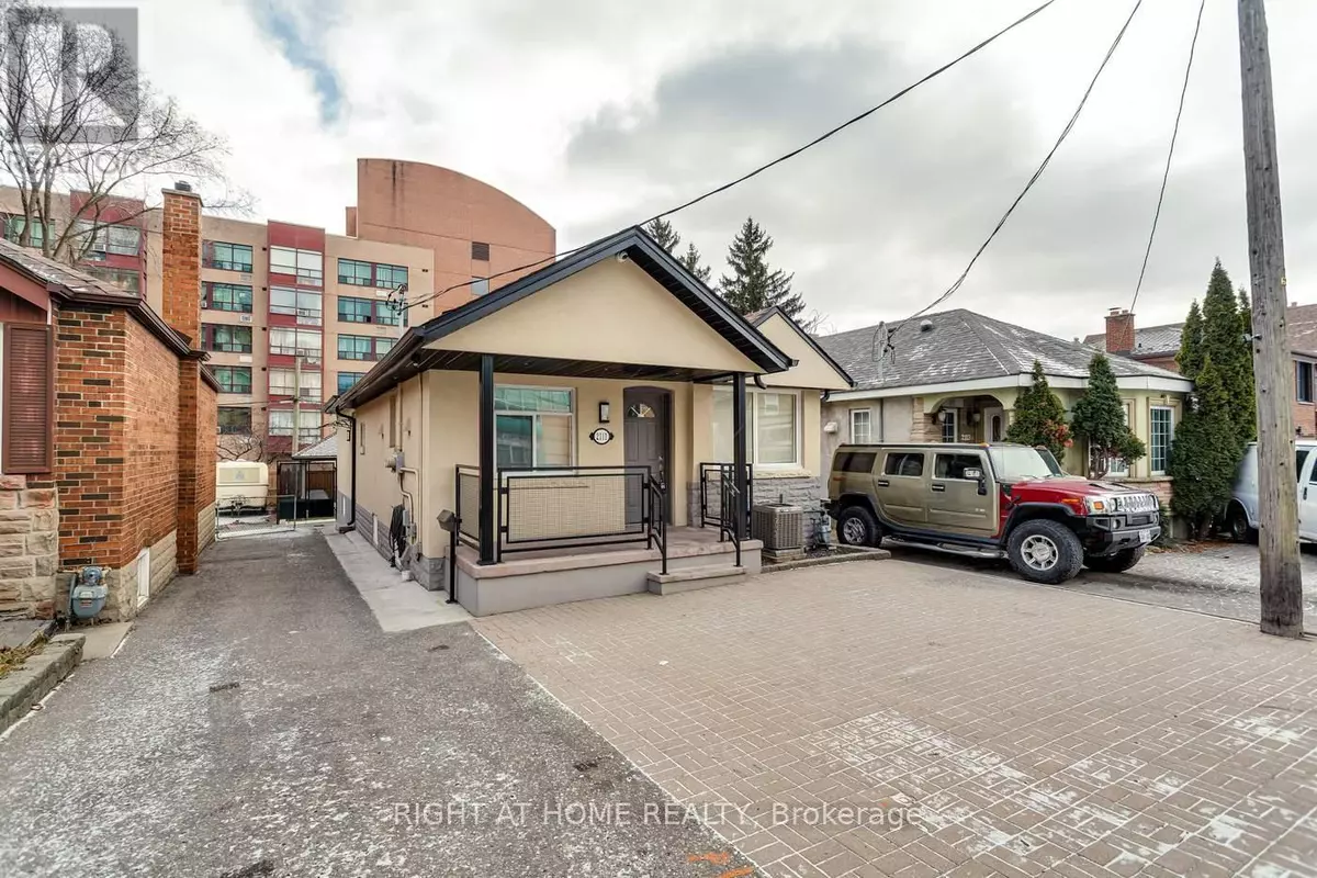 Toronto (weston), ON M9N1H7,2111 Lawrence AVE West #Upper