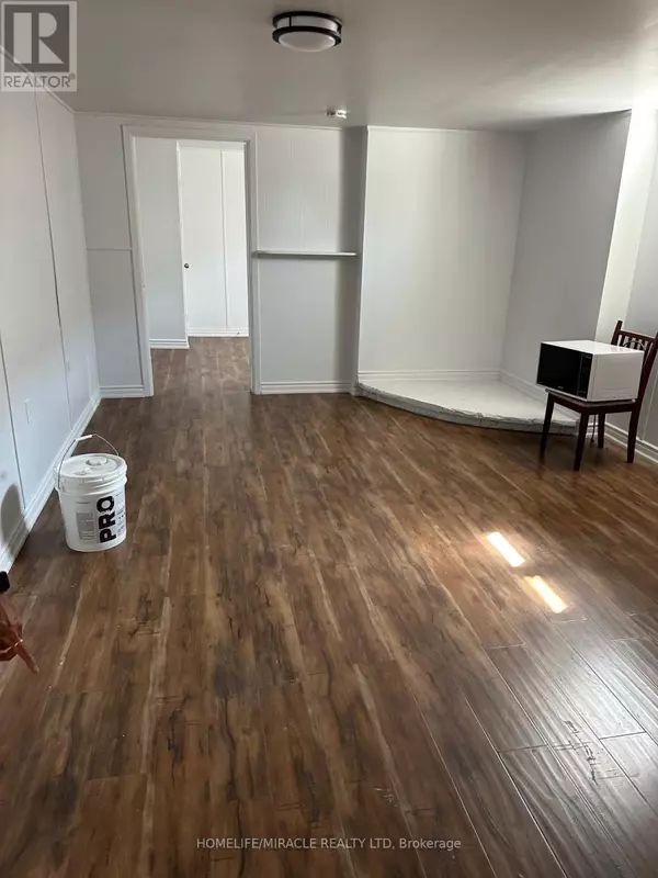 Toronto (thistletown-beaumonde Heights), ON M9V1X8,237 TAYSHAM CRESCENT