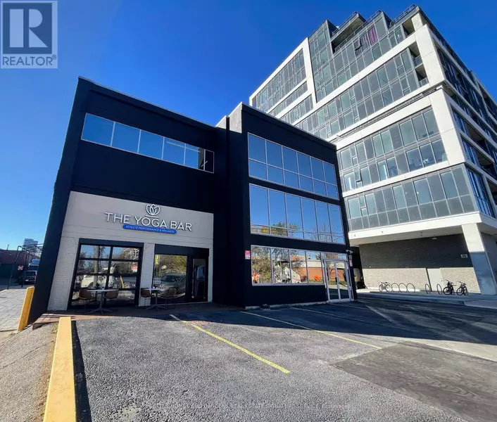 10 Plastics AVE #100, Toronto (stonegate-queensway), ON M8Z4B7