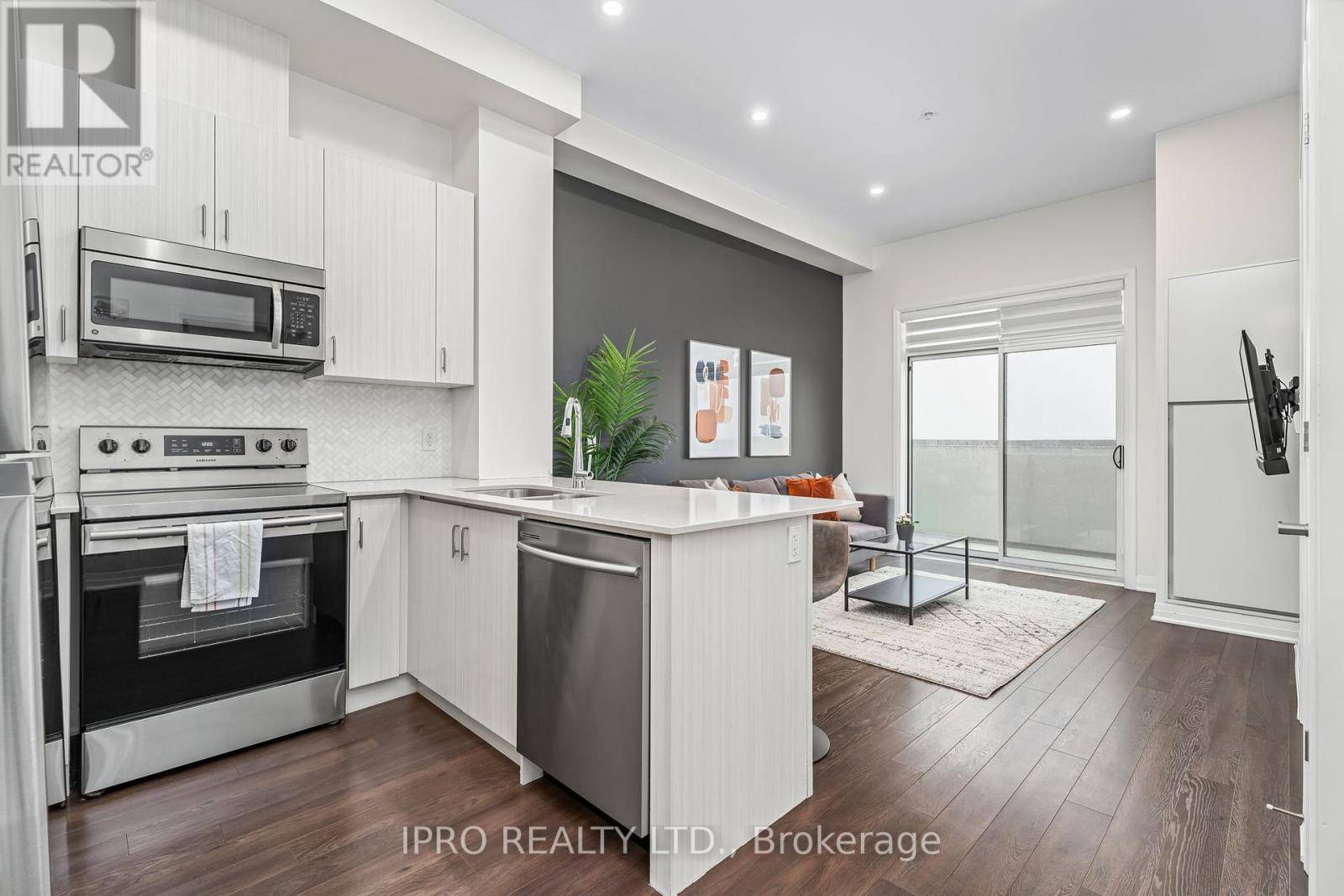 Milton (fo Ford), ON L9E1K7,1105 Leger WAY #627