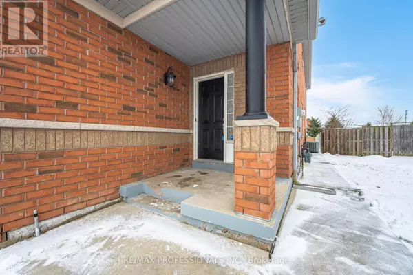 Brampton (bram East), ON L6P1S3,25 COSENZA COURT