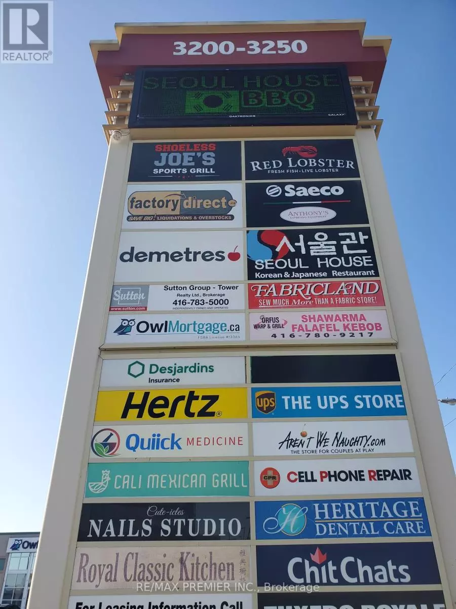 Toronto (yorkdale-glen Park), ON M6A3B2,3200 Dufferin ST #204